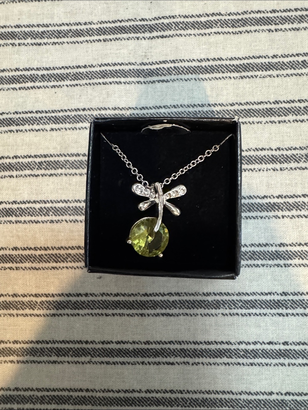 Green Crystal Pendant Necklace - Elegant Women's Jewelry